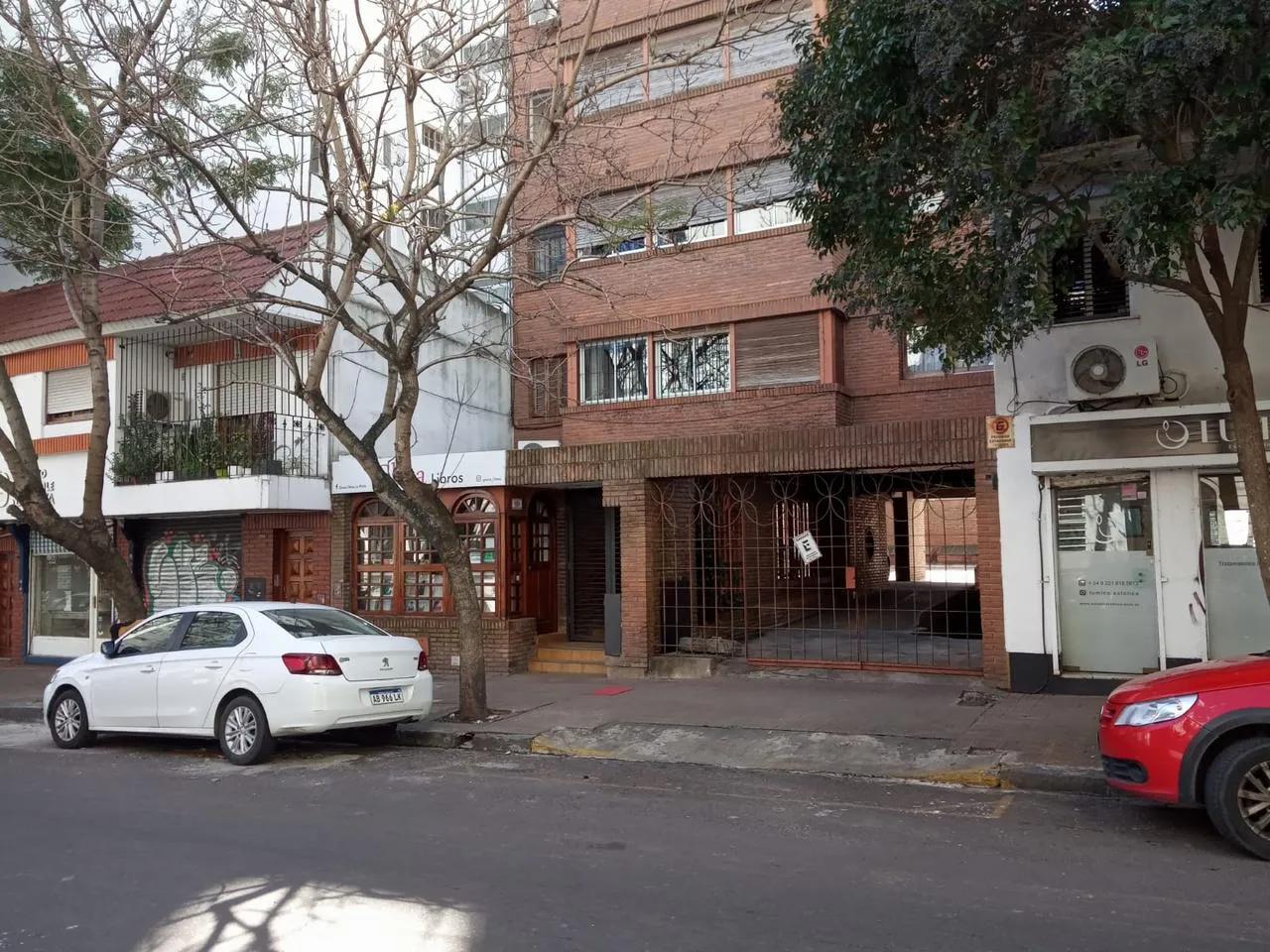 Cochera en 12 e/ 47 y 48 n 760