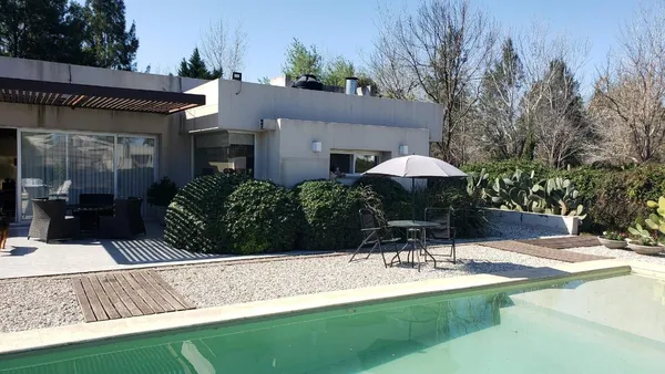 Casa en Casa 2 Dormitorios Con Pileta En Roldan Fiambala al 1000