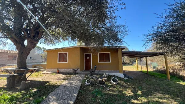 Casa en COMPLEJO EN VENTA DE 2 CABAÑAS CON PILETA EN COSQUÍN | A 100 M RUTA 38