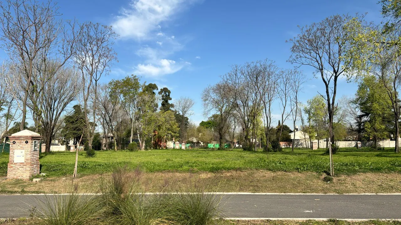 Terreno en Av Olivos al 1700. Barrio cerrado El Vivero