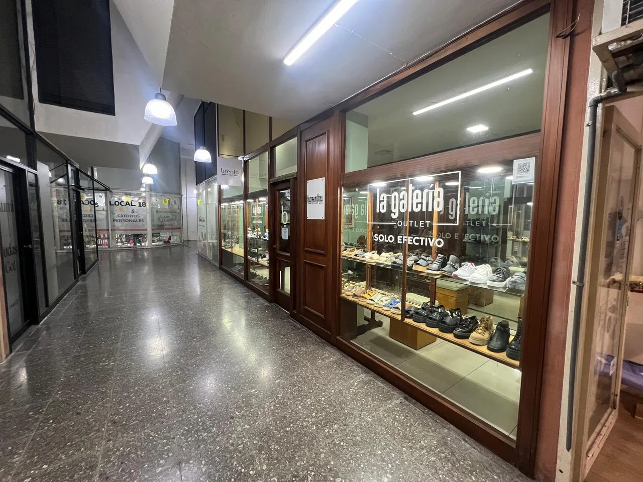 Local Comercial en Galeria Mayo Local 20 - 48 e/ 7 y 8