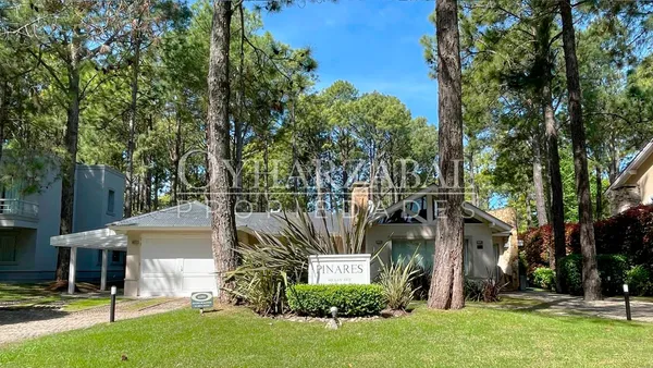 Casa en Aquiles al 4400 "PINARES"