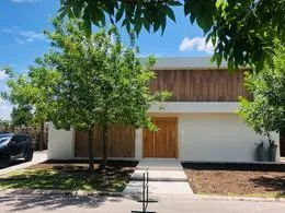 Casa en Blvd de todos los santos al 5700