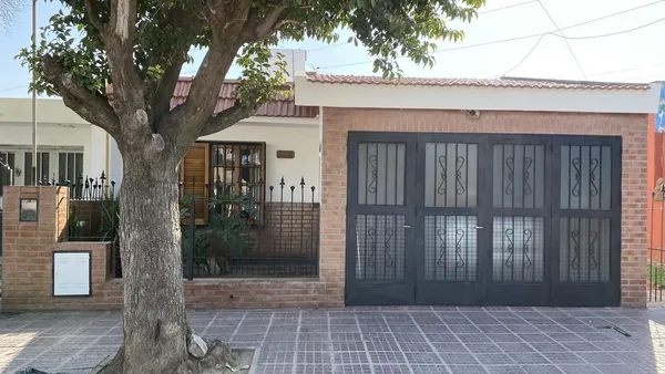 Casa en Julio de Vedia al 3700