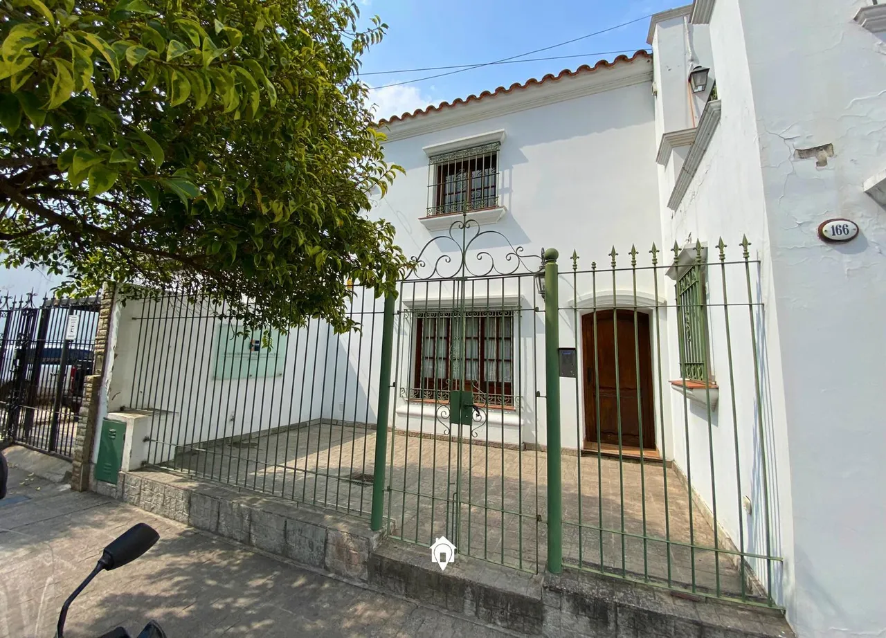 Casa en Indalecio Gómez al 100