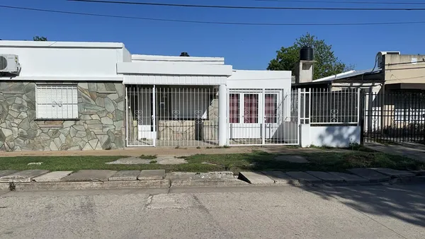 Casa en Oroño y Ruta 9