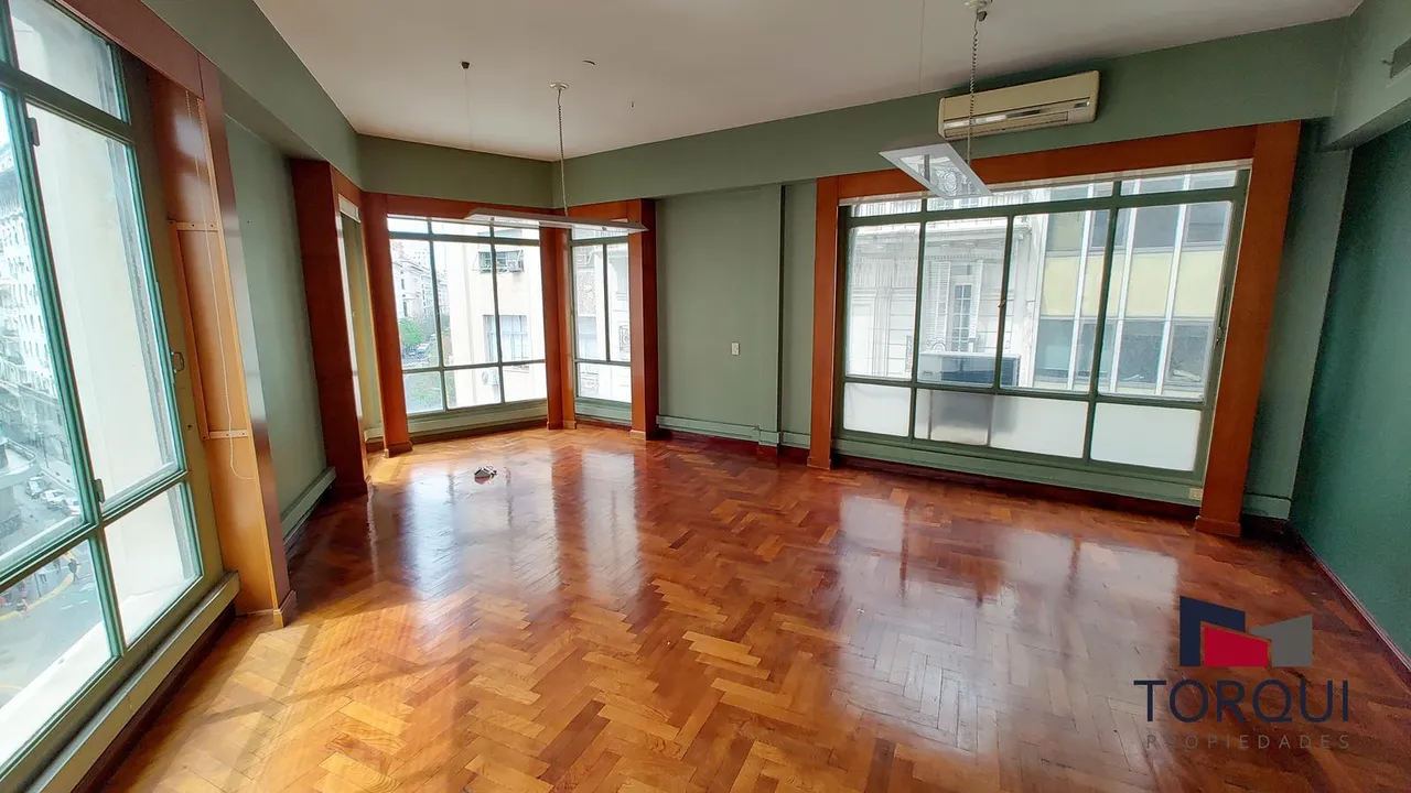 Oficina en Oficina de 360m² en Microcentro – 5to piso - Edificio Histórico - Roque Saenz Peña – 360° Vista