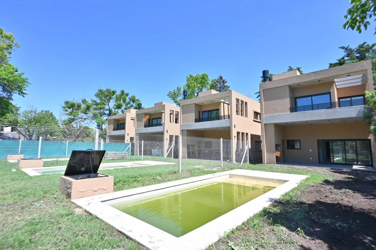 Casa en San Gerónimo y Ruta 9 - Roldán