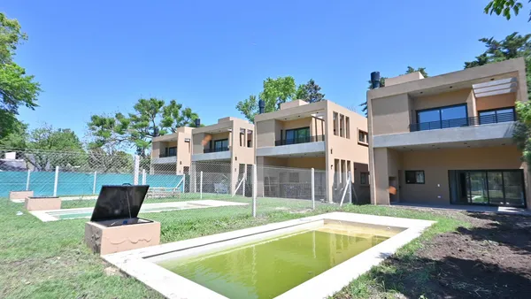 Casa en San Gerónimo y Ruta 9 - Roldán