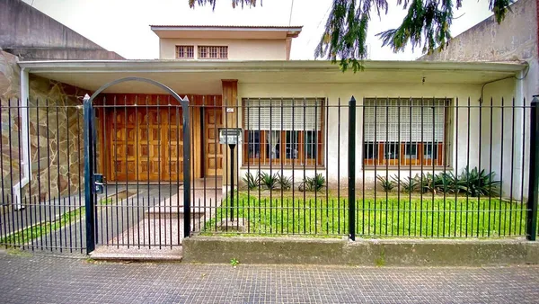 Casa en Av. Florencio Varela al 100