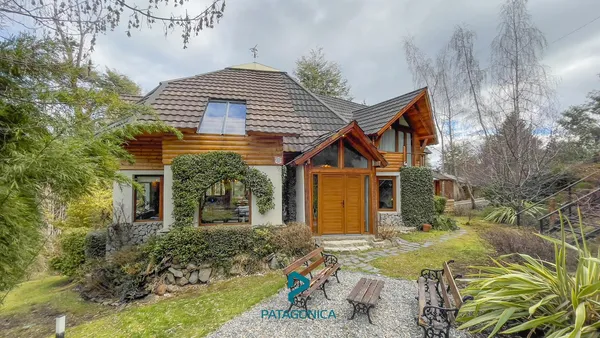 Casa en VENTA HERMOSA CASA 260m2, PUERTO, VILLA LA ANGOSTURA