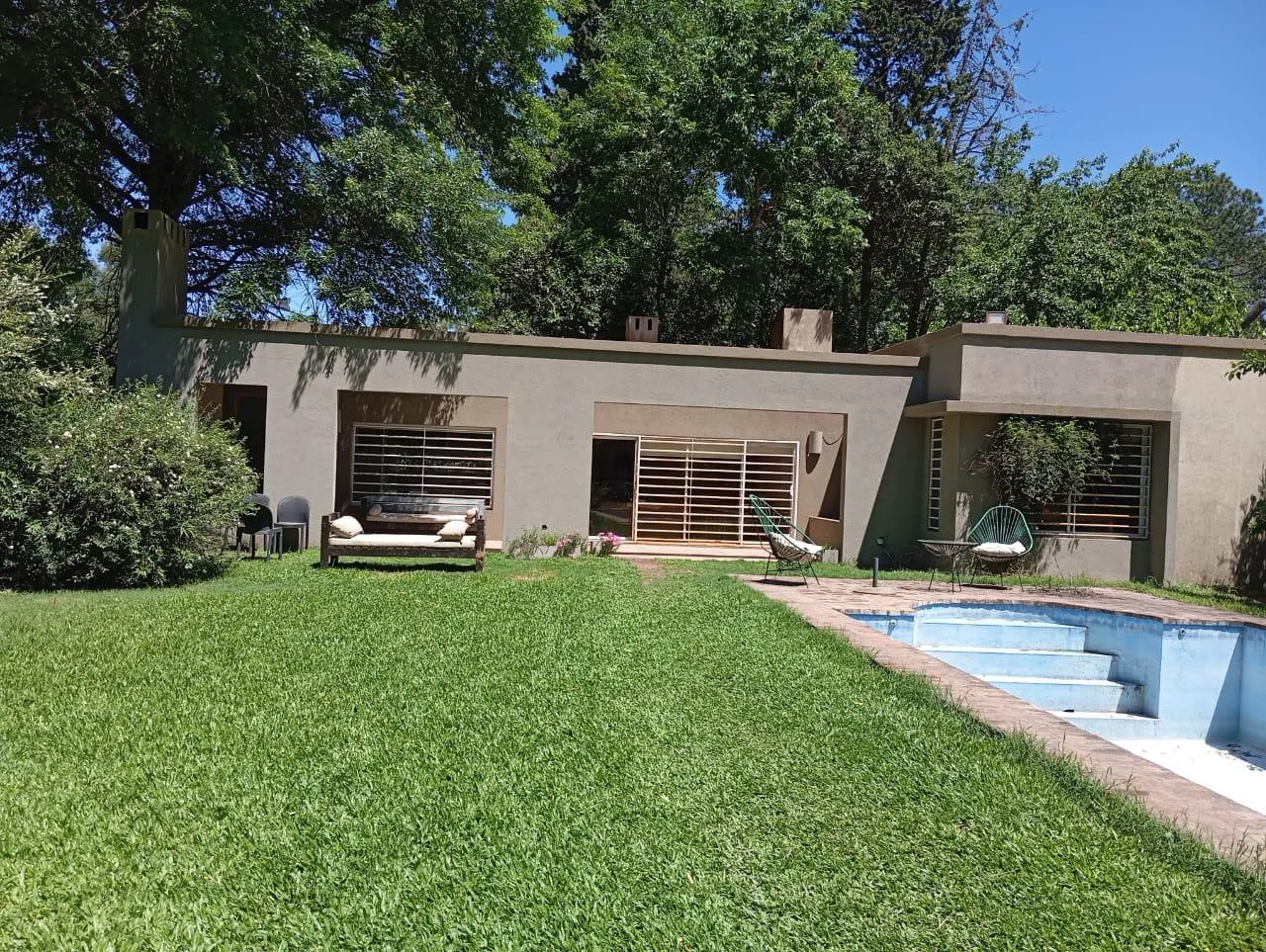 Casa en Los Carpinteros al 8600