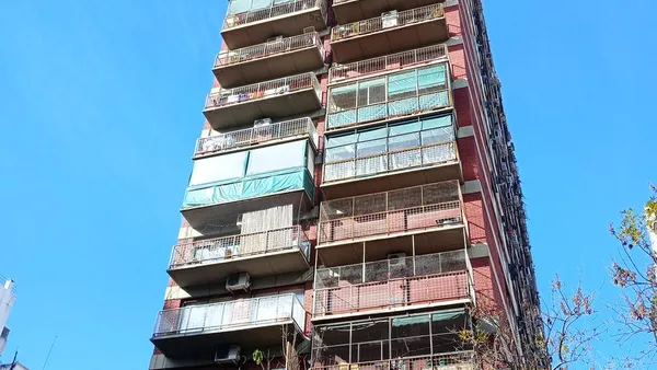 Cochera en Av Rivadavia al 2300