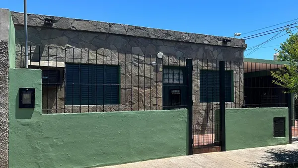 Casa en CASIANO CALDERÓN al 2300