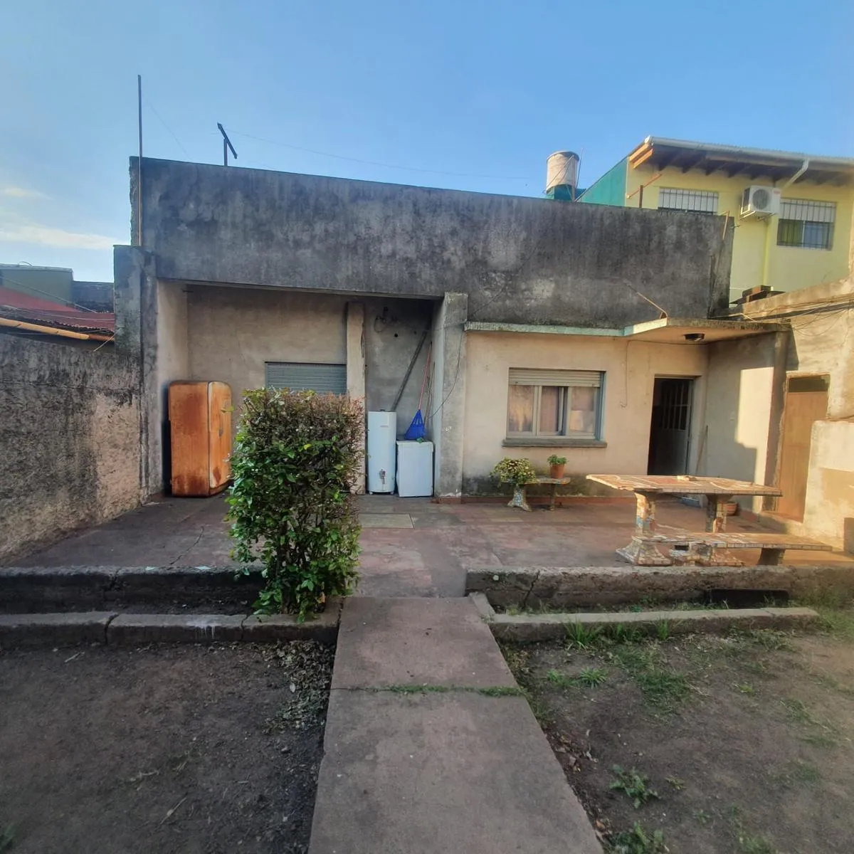 Casa en Esteban Merlo al 5600