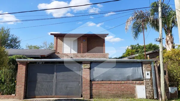Casa en Santa Fe 1230 - Roldán