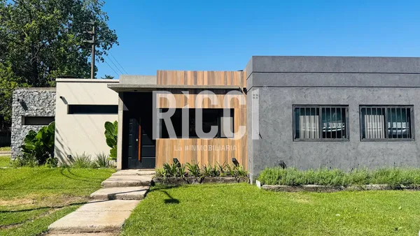 Casa en Casa 4 ambientes con pileta en Venta Apta credito Ranelagh