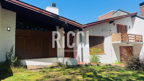 Casa en Casa 6 ambientes con Pileta en Venta Apta credito Ranelagh