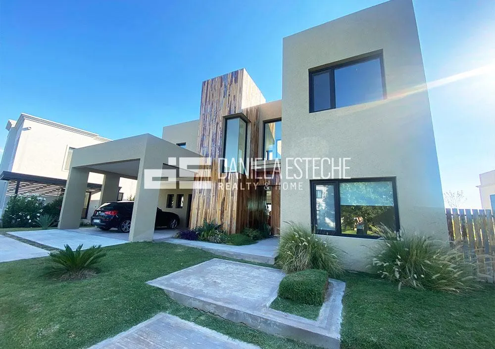Casa en EL Canton Barrio Golf