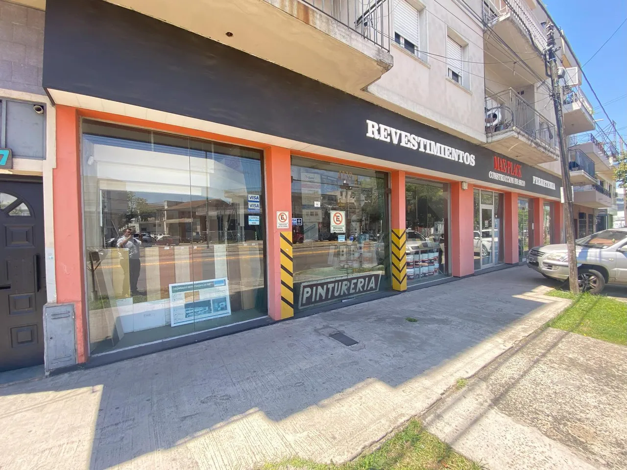 Local Comercial en Av. 101 Dr. Ricardo Balbin al 4200