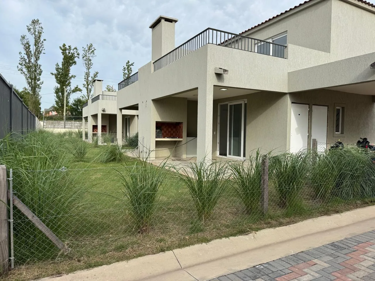 Casa en Casa 3 dormitorios en Pilar con jardin y amenities