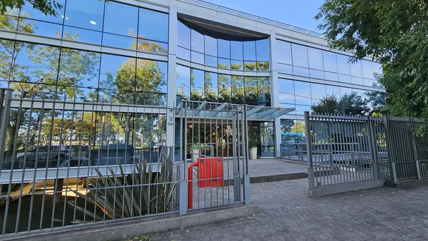 Oficina en Dardo Rocha al 900
