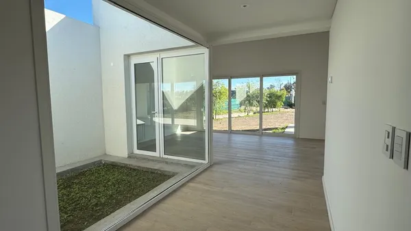 Casa en Arturo Illia al 300 - VIDA BARRIO CERRADO