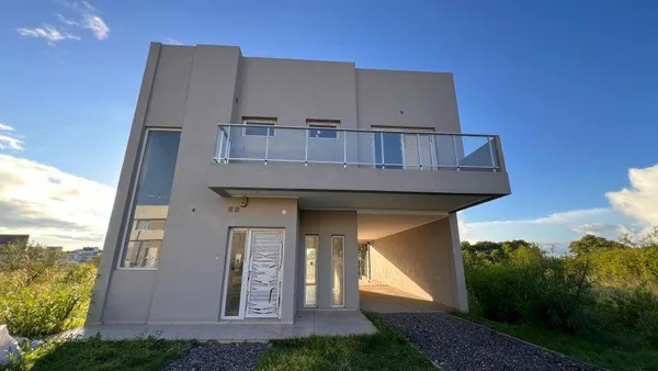 Casa en LOPEZ JORDAN Y CIRCUNVALACION