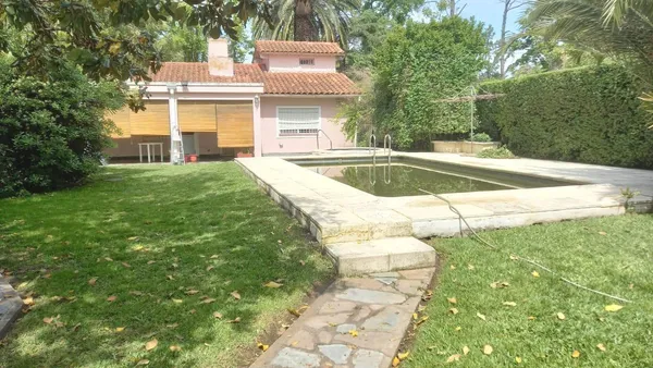Casa en Victorino de la Plaza al 500
