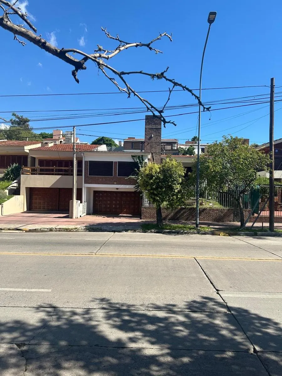 Casa en CASA EN VENTA DE CUATRO DORMITORIOS EN URCA