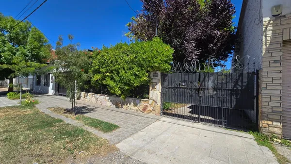 Casa en Venta Casa 5 Dormitorios - B° Mariano Moreno - Neuquén Capital