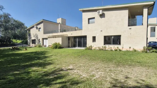 Casa en Barrio cerrado la Arbolada