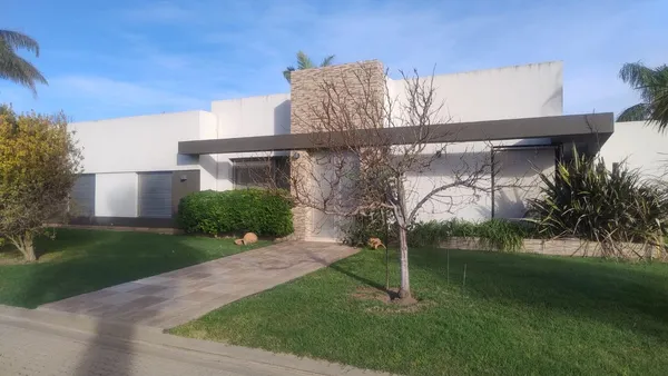 Casa en Funes Hills