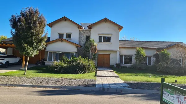 Casa en Los Olivos - centenario