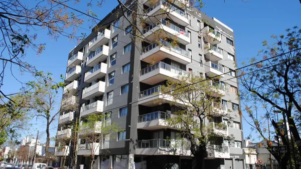 Cochera en 46 esq 15