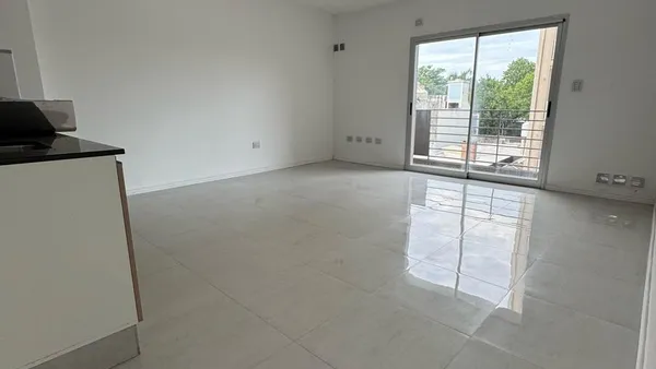 Departamento en ROCAMORA al 600