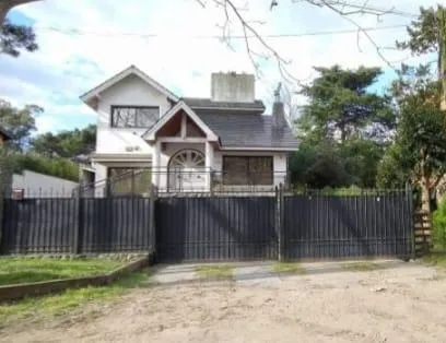 Casa en calle 305 al 1200