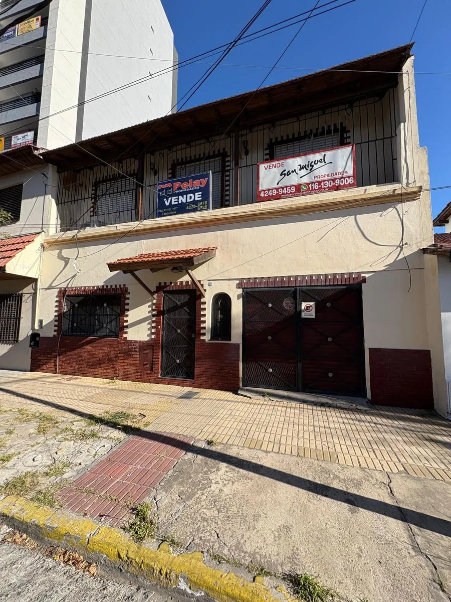 Casa en Eva Peron al 1500