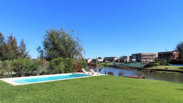 Casa en B° EL CANTON GOLF - Libertad al 300