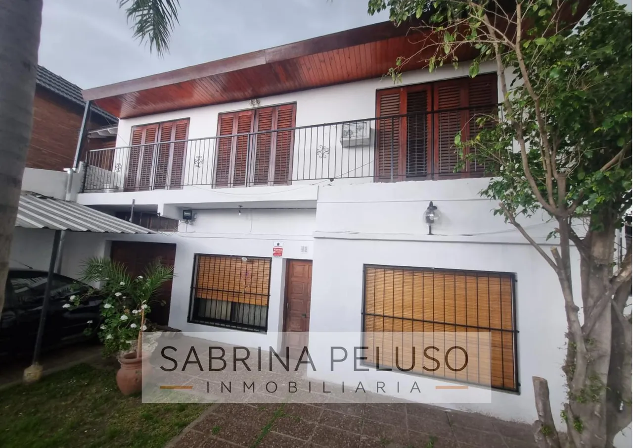 Casa en zabala al 3300