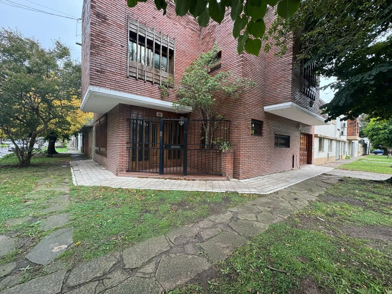 Casa en 14 Esq. 75 n 2097