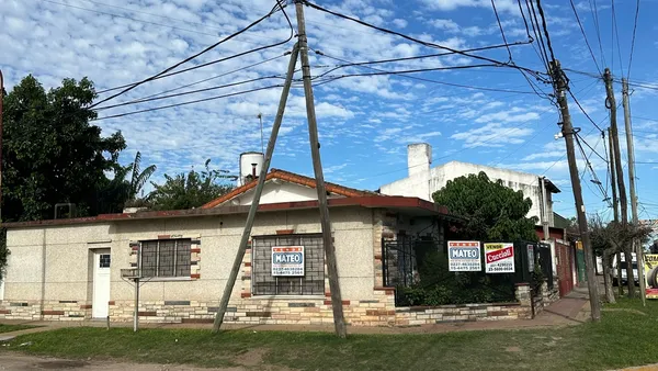 Casa en Graham Bell al 400