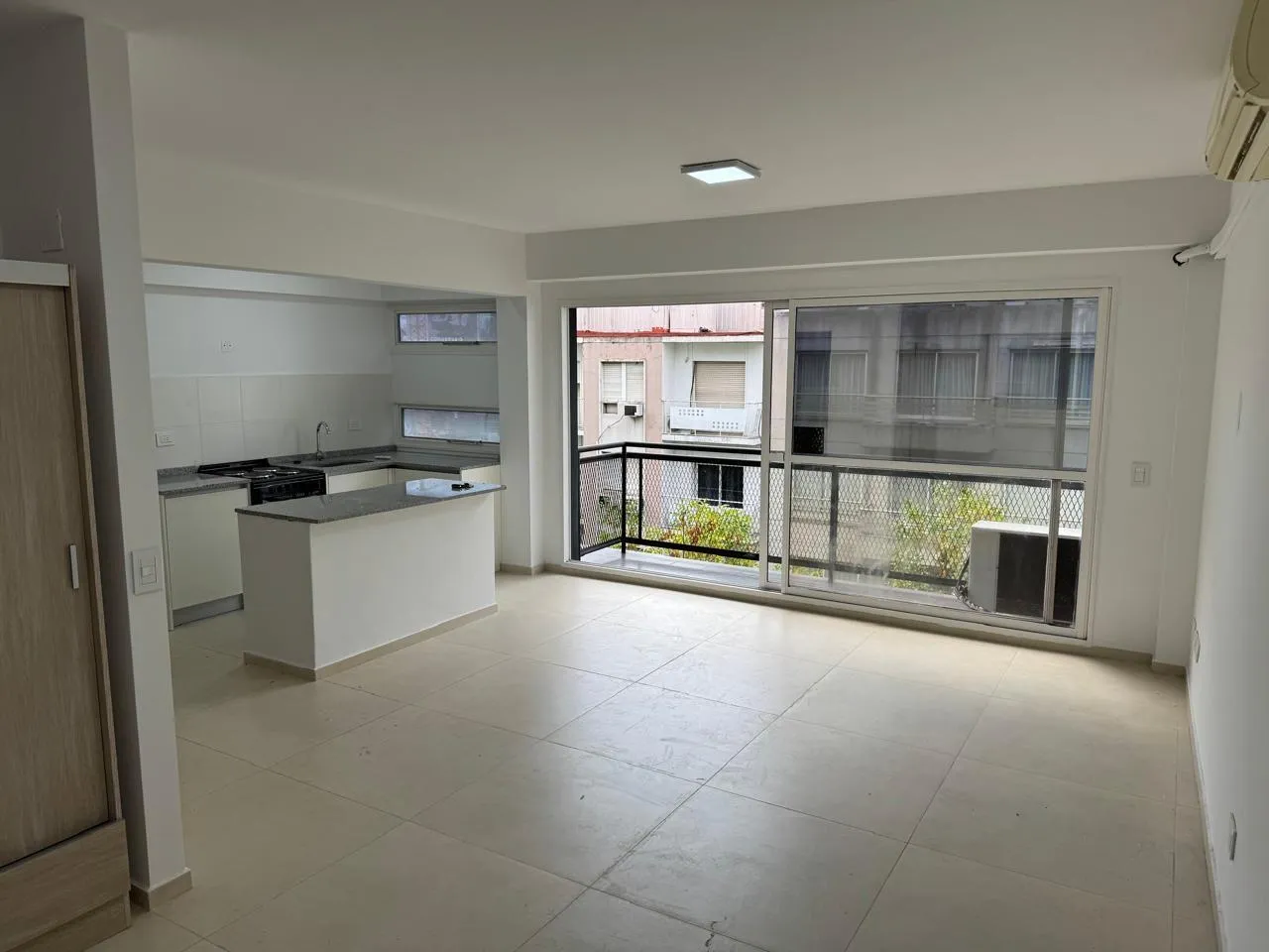 Departamento en Alquiler Amplio Monoambiente - Laundry - Terraza - Godoy Cruz al 2700