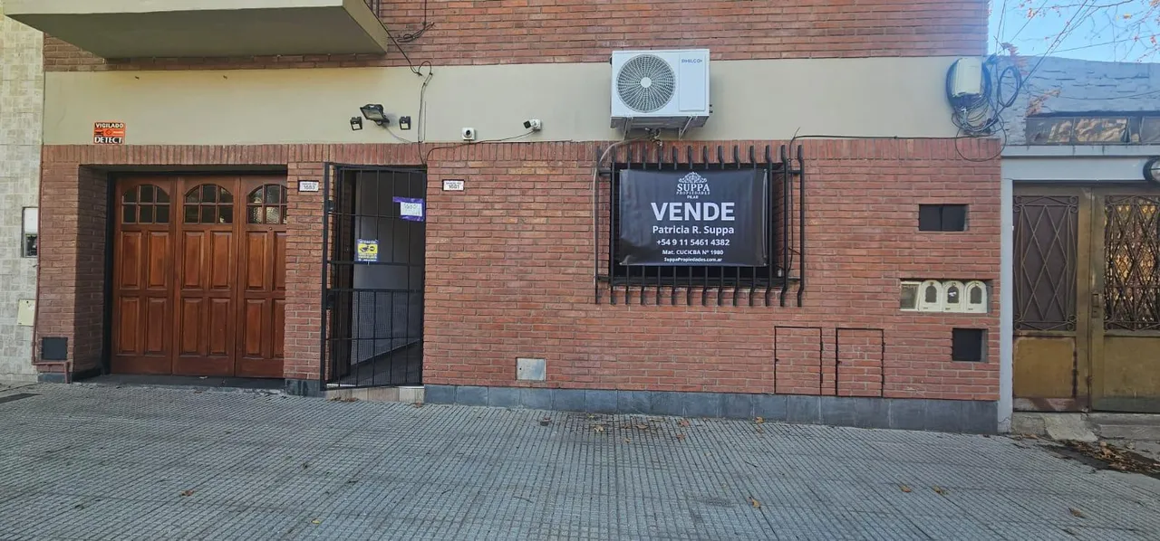 Departamento en PH EN VENTA 5 AMB. AL FRENTE - PATIO Y TERRAZA