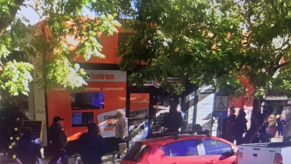 Local Comercial en Peron al 1000