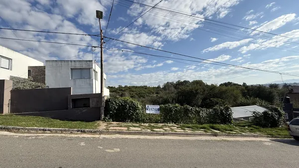 Terreno en rio de la plata al 400