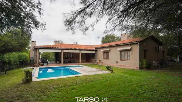 Casa en Casa en Venta de 3 dormitorios en Mendiolaza Barrio 4 hojas.