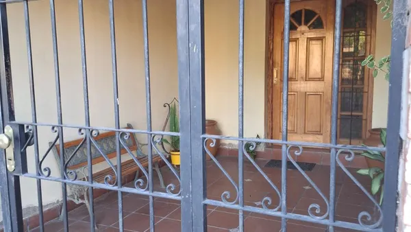 Casa en Falucho entre Balcarce y Julio Roca