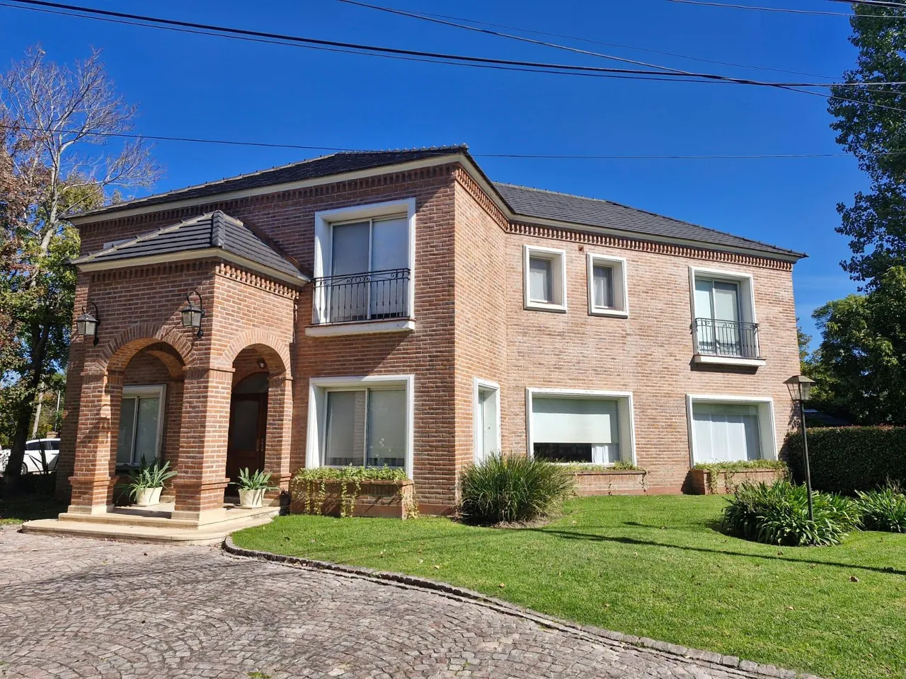 Casa en Aristobulo del Valle al 2700