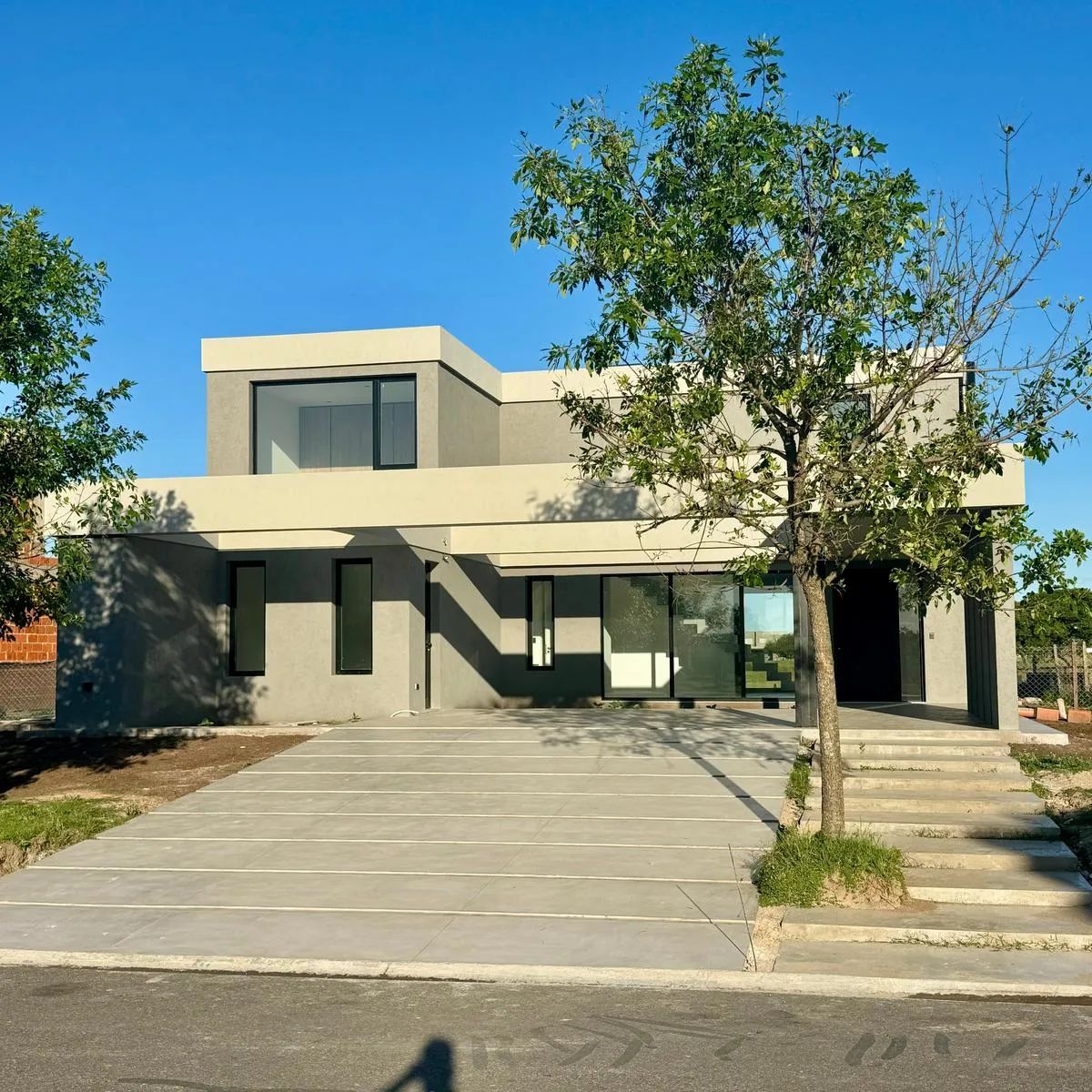 Casa en B°EL CANTON GOLF - Libertad al 300